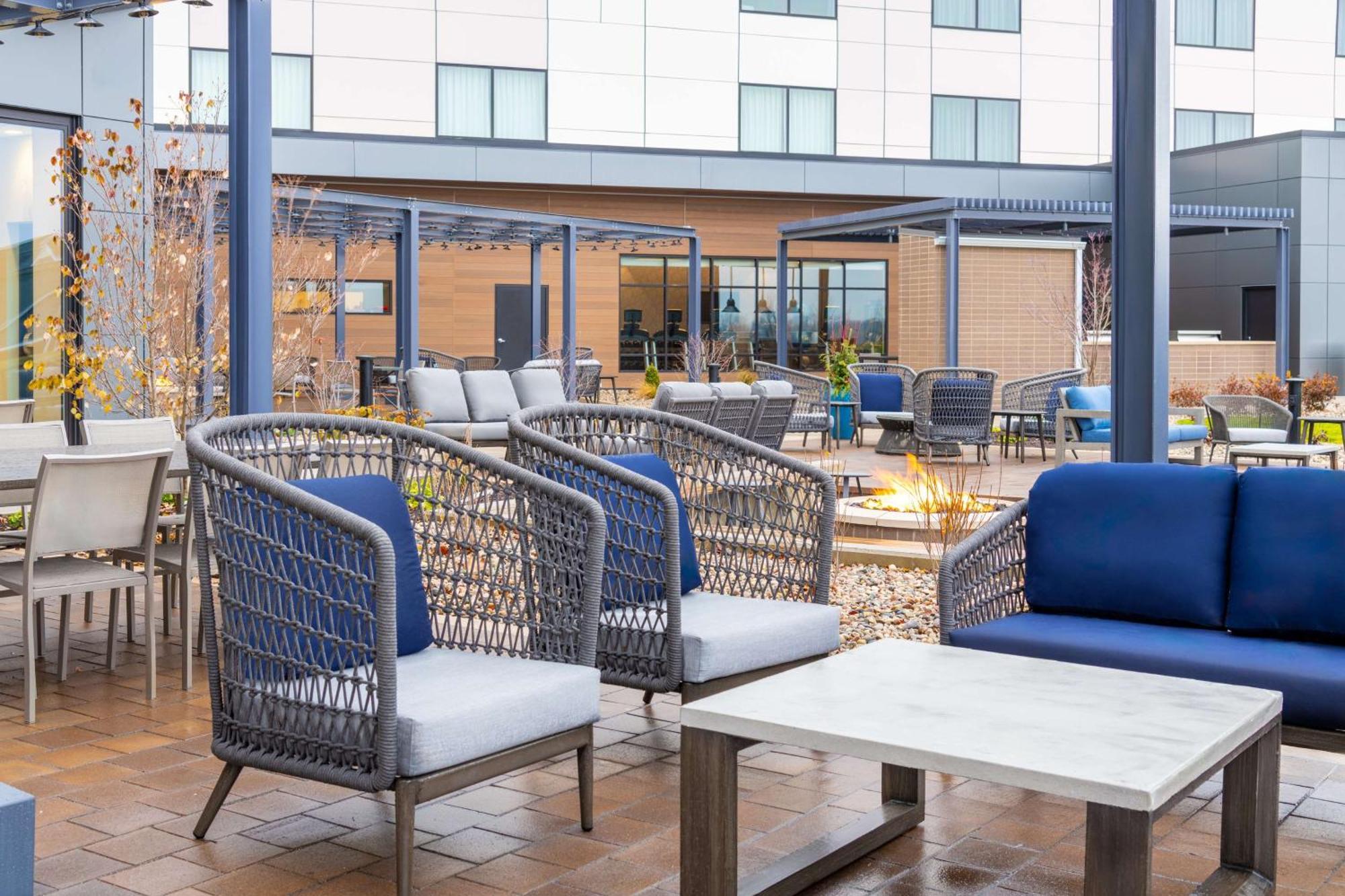 Homewood Suites By Hilton Holland Exterior foto
